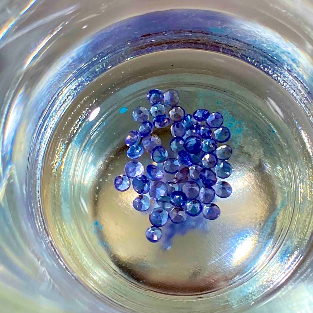2.5 Carats Loose Tanzanite Gems